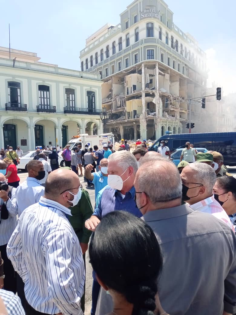 yaima1984's tweet photo. El presidente @DiazCanelB está en el hotel Saratoga junto a otras autoridades del Gobierno cubano.
Informaciones preliminares indican que la explosión fue provocada por un escape de gas. https://t.co/JnCaan2t6c