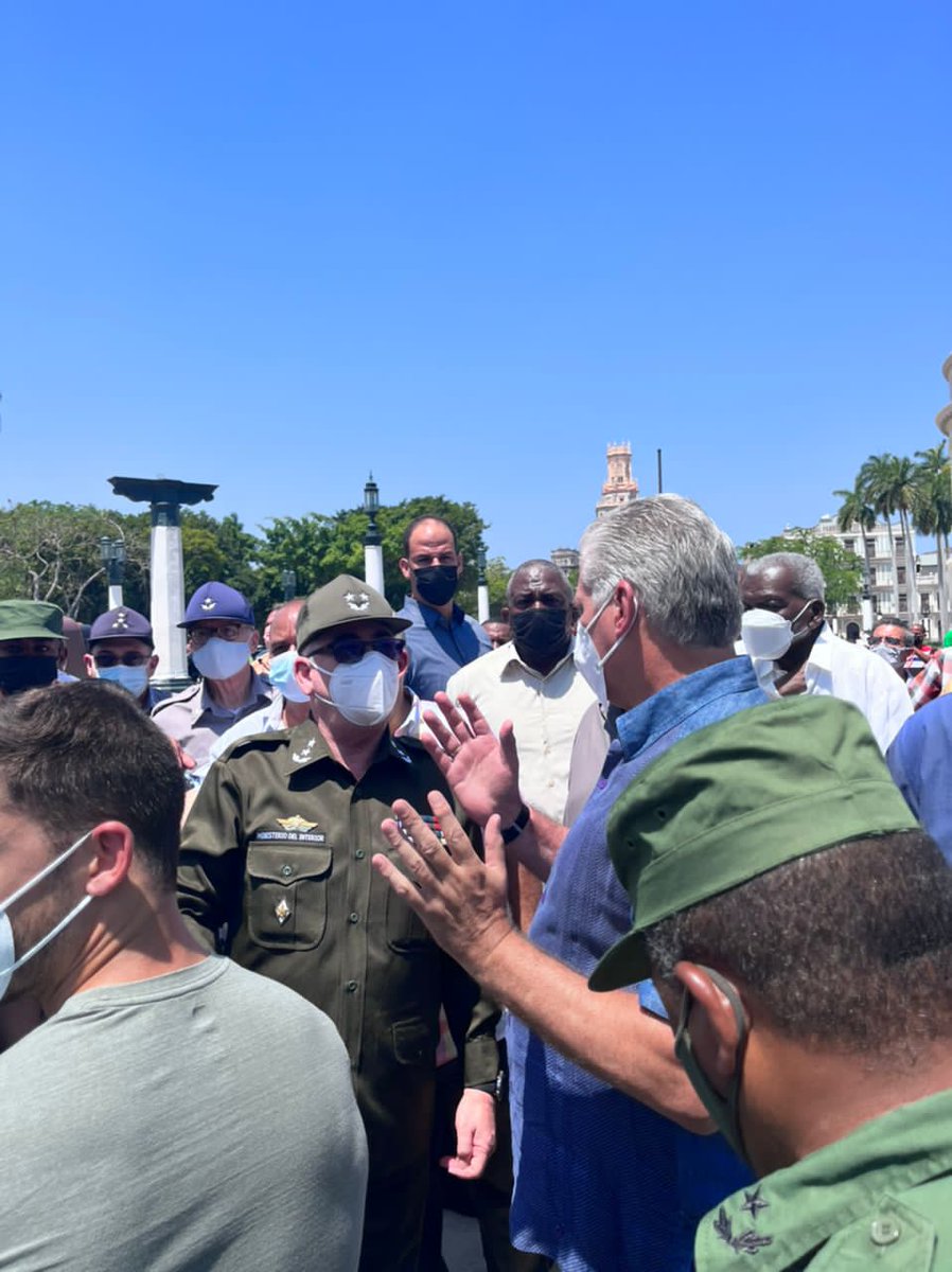 yaima1984's tweet photo. El presidente @DiazCanelB está en el hotel Saratoga junto a otras autoridades del Gobierno cubano.
Informaciones preliminares indican que la explosión fue provocada por un escape de gas. https://t.co/JnCaan2t6c