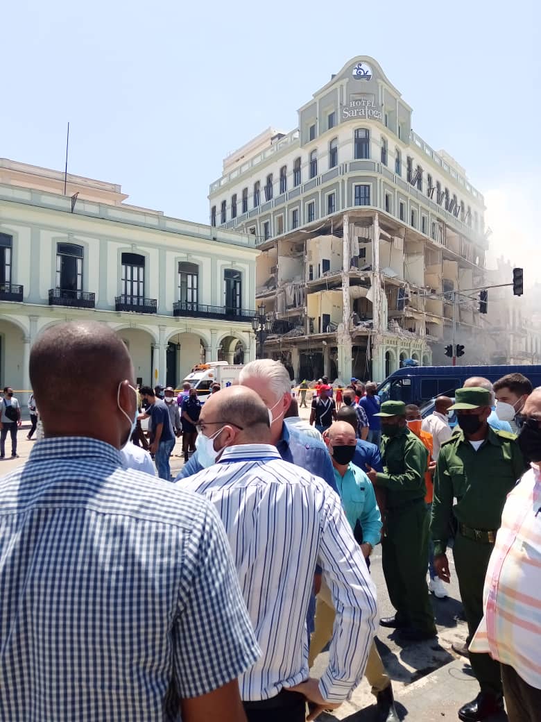 yaima1984's tweet photo. El presidente @DiazCanelB está en el hotel Saratoga junto a otras autoridades del Gobierno cubano.
Informaciones preliminares indican que la explosión fue provocada por un escape de gas. https://t.co/JnCaan2t6c