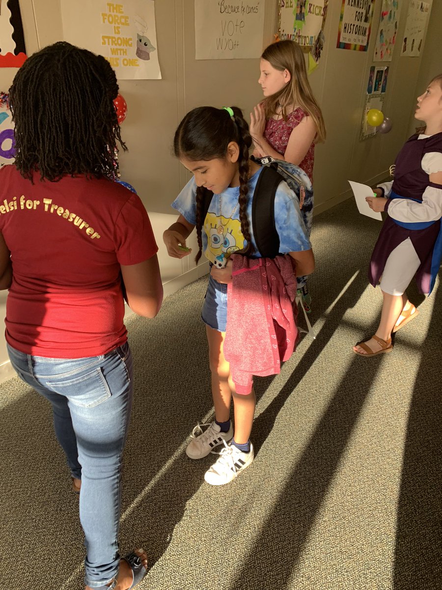 Busy morning campaigning, giving speeches, and voting for Student Council officers for the 22/23 school year!
<a href="/HumbleISD_OE/">Oaks Elementary</a> 
<a href="/MrsBonnett_OE/">MrsBonnett_OE</a>