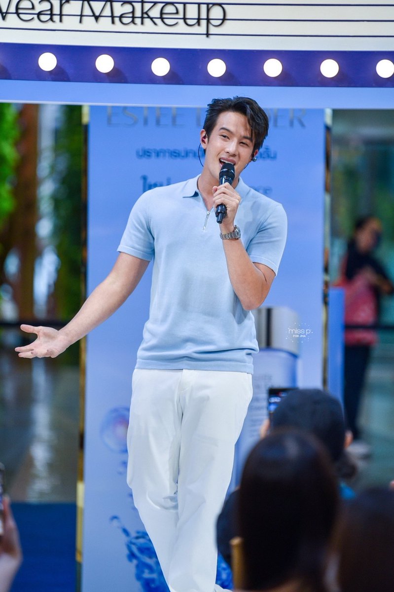misspforjma's tweet photo. 220505 Estée Lauder Micro Essence Treatment event at Siam Paragon 

นักร้องเค้าร้องได้ถึงอารมณ์ทุกเพลงเลย 🎼

#jamesma
#เจมส์มาร์
#MicroEssence
#EsteePartner https://t.co/UMgwkcaAzQ