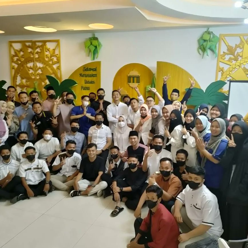 indralim83's tweet photo. Team Dewinda hotel https://t.co/9bwF37VYnH