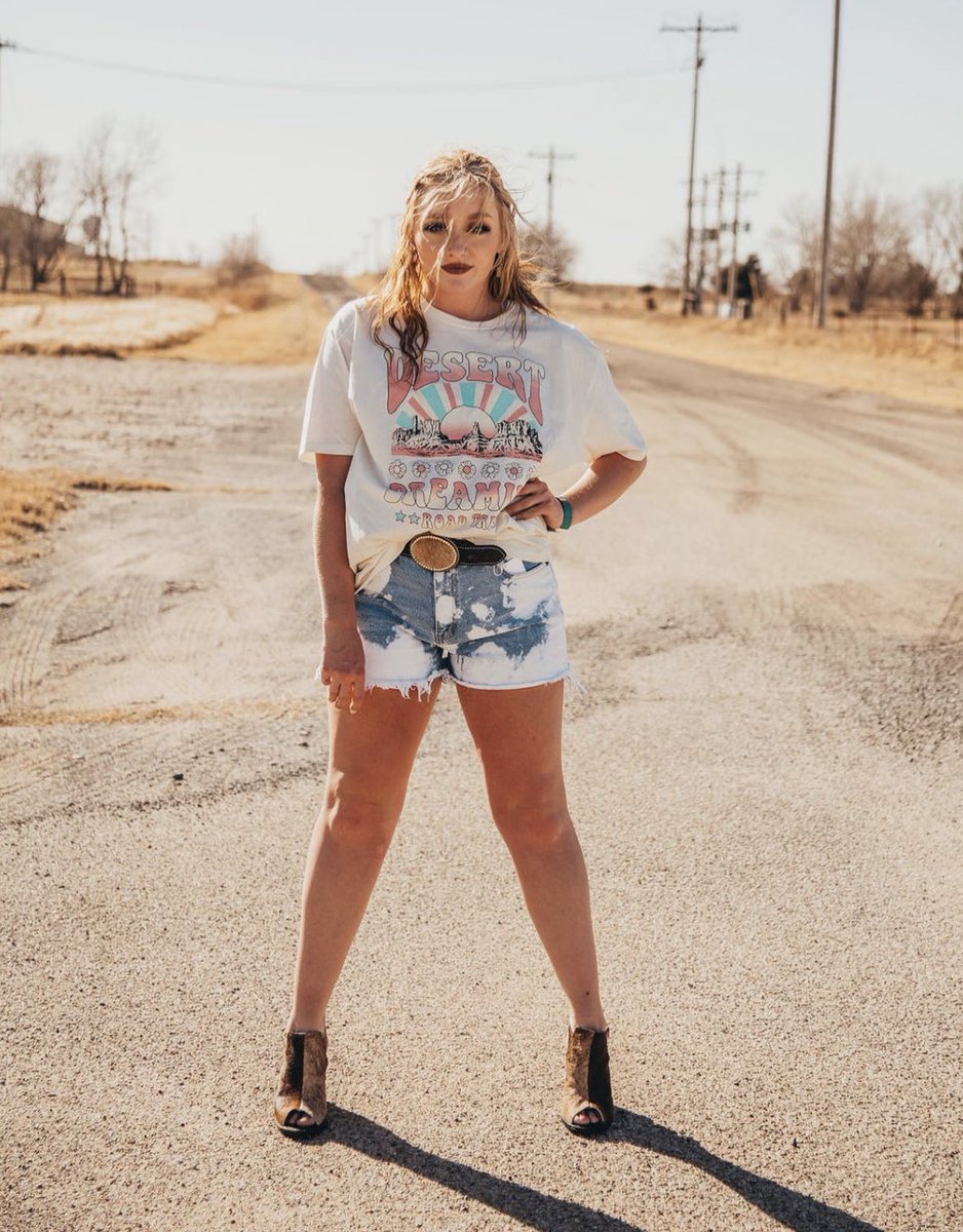 BBluebonnets's tweet photo. The wind during this photoshoot was insane, y’all have no idea 😂 Get this outfit on our site!⭐️ https://t.co/OCXzvTqeN6