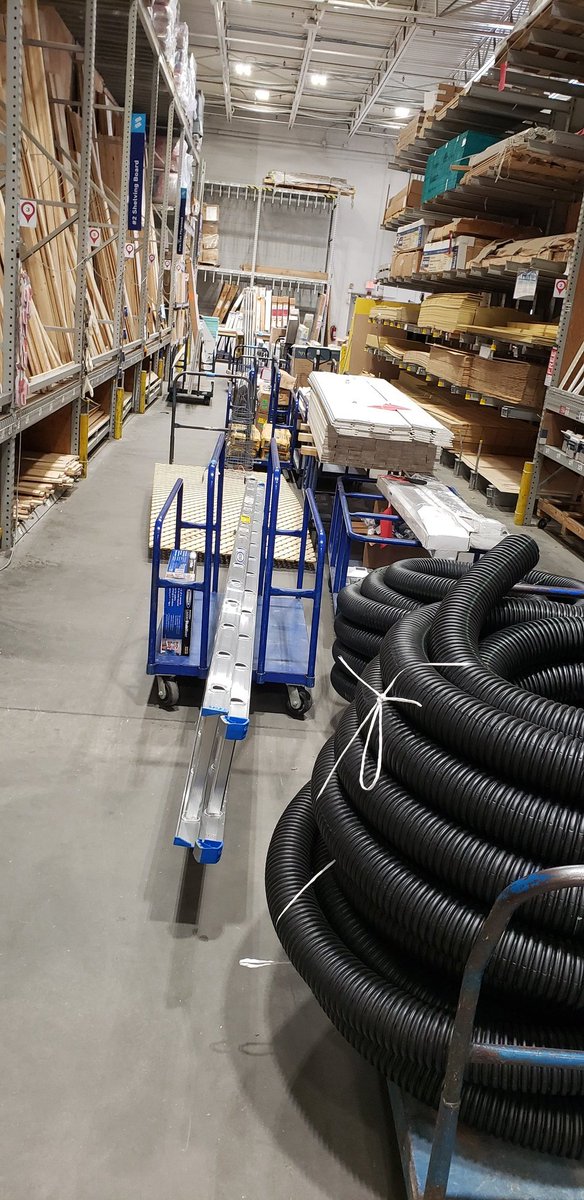 DarthWife's tweet photo. Trying to get wood at my #MyrtleBeach @Lowes and NO duty carts to be found... except in this Isle? Been there for over a week now. I thought #Lowes was better than this... guess off to @HomeDepot it is. #organization #customerservice #customersatisfaction https://t.co/XuZ68nVQQ7