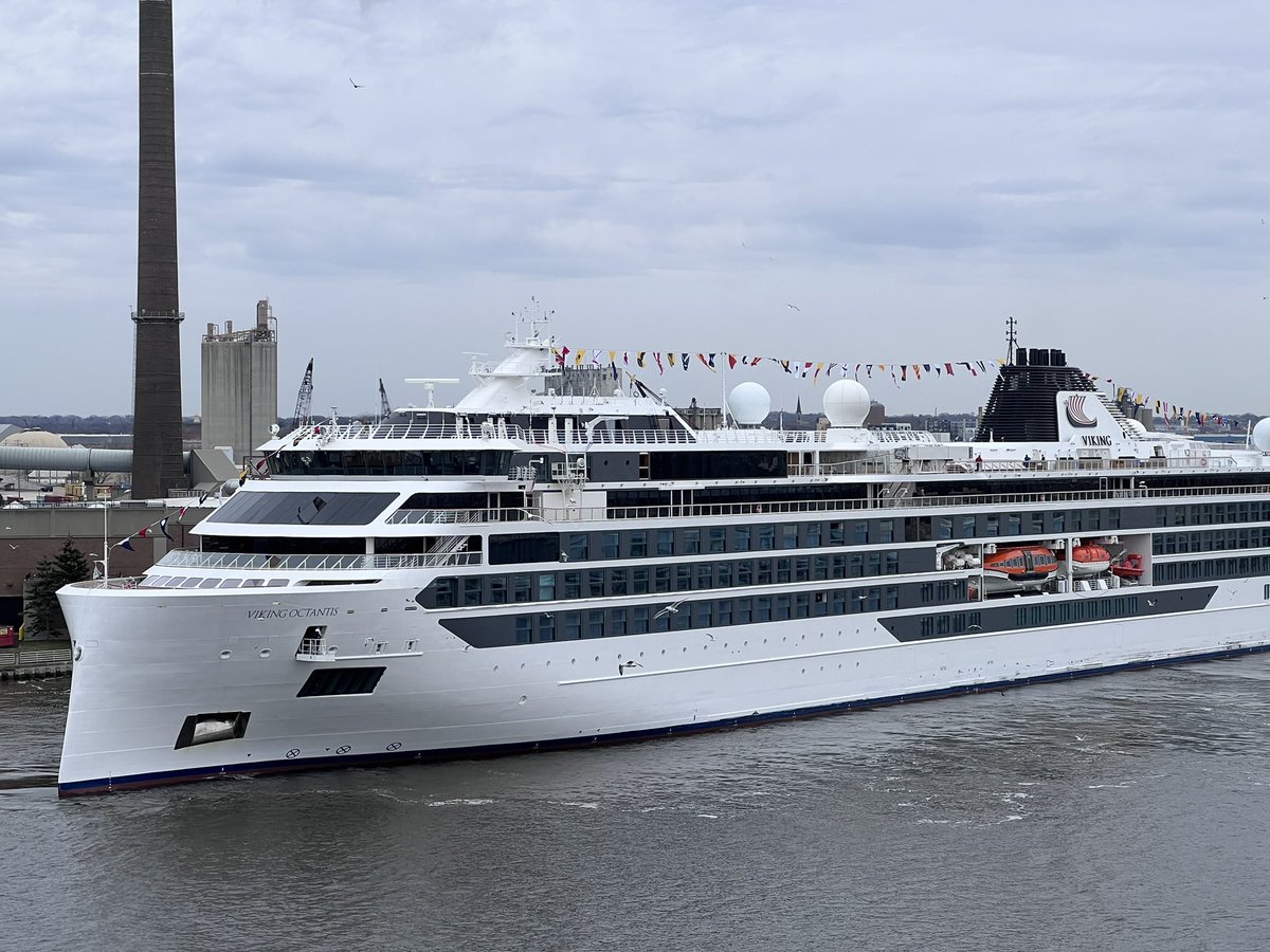jmasino's tweet photo. @VikingCruises  welcome to Milwaukee! @PortMilwaukee  way to back that baby up! https://t.co/zs285TVOEI