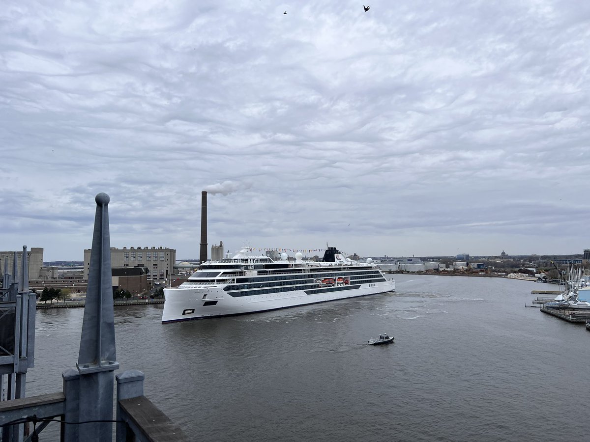 jmasino's tweet photo. @VikingCruises  welcome to Milwaukee! @PortMilwaukee  way to back that baby up! https://t.co/zs285TVOEI