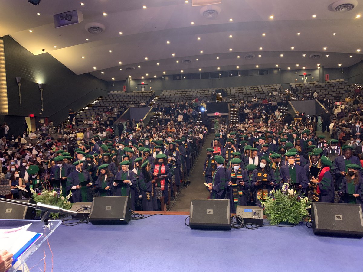 DHFord1986's tweet photo. Congratulations to the Howard University College of Medicine Class of 2022! 116 dynamic new docs that will change the world. So proud! @HowardU #hu2022 #hucm2022 https://t.co/BmINkqDdp6