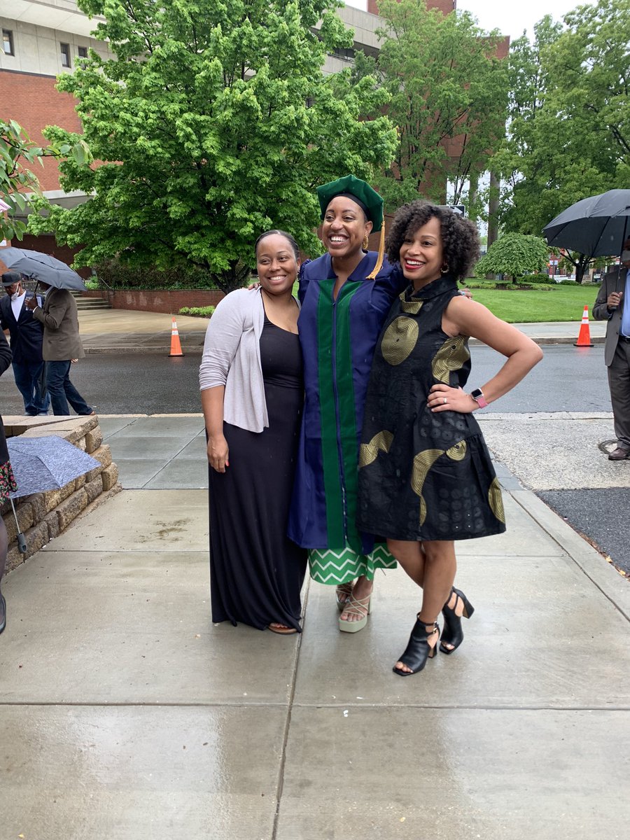 DHFord1986's tweet photo. Congratulations to the Howard University College of Medicine Class of 2022! 116 dynamic new docs that will change the world. So proud! @HowardU #hu2022 #hucm2022 https://t.co/BmINkqDdp6