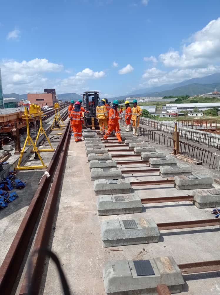 #MetroDato 📝 Gracias al apoyo de la #GMTVzla, la clase trabajadora del <a href="/metro_caracas/">Compañía Anónima Metro de Caracas</a> puede asumir el compromiso de avanzar en la construcción del tramo Guarenas II - Guatire I, que atenderá a los habitantes del eje Plaza - Zamora del estado #Miranda.

<a href="/NicolasMaduro/">Nicolás Maduro</a>
@HAbreuMRT