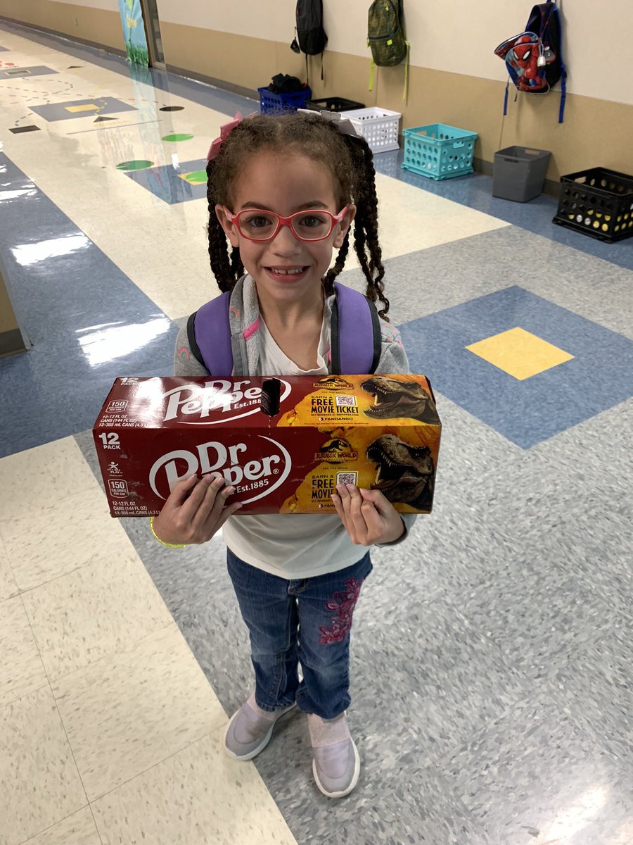 MsPiepenbrok's tweet photo. Thank you to all of my parents for showing me so much love this week. ♥️ #BBOPride @bbowenes  #kinderfun https://t.co/sVdhmcJwHB