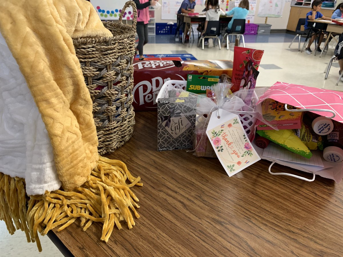 MsPiepenbrok's tweet photo. Thank you to all of my parents for showing me so much love this week. ♥️ #BBOPride @bbowenes  #kinderfun https://t.co/sVdhmcJwHB