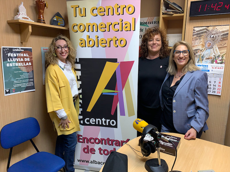 radiolaroda's tweet photo. La Asociación Empresarial y Profesional @albacetecentro ha entregado los premios correspondientes a su campaña de abril en Radio La Roda.

Carmen Jiménez ha entrevistado a Araceli Pérez y Laura García, vicepresidenta y gerente de Albacete Centro.

🔊 https://t.co/KAhRYafasT https://t.co/sclFkZhChn