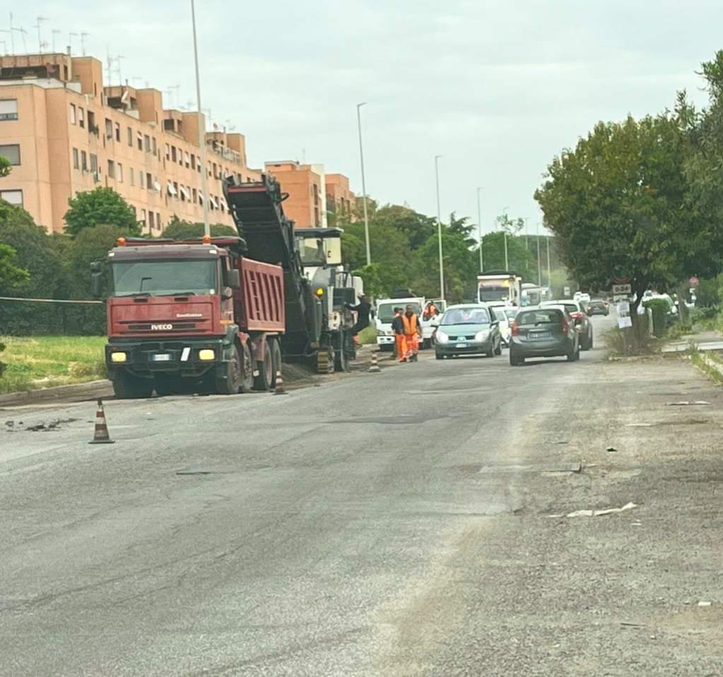 StradeNuoveRoma's tweet photo. iniziati i lavori di asfaltatura di Via Molteni e Via Cagli  finanziati nel bilancio 2020. della Giunta Raggi
#stradenuove #StradeNuove #RomaRinasce #effettiraggi #effettoraggi https://t.co/rVdKHGnyG3