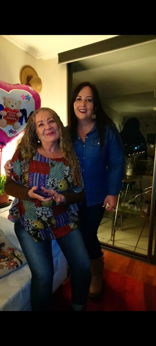 debbyta78's tweet photo. #BuenosDiasTVN  
Solo decirte una vez más te amo de aquí al infinito! Ida y vuelta si tuviera que volver a nacer te volvería a elegir porque eres todo para mi no me faltes nunca! Te amo mamita❤ https://t.co/hUWhnWdqCN
