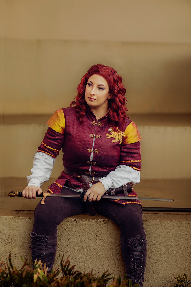 CWSeidman's tweet photo. “D'you think I want to be a lady? 'Walk slowly, Alanna. Sit still, Alanna. Shoulders back, Alanna.' As if that's all I can do with myself! There has to be another way.”

Alanna of Tortall - @TamoraPierce 
📸 - @aDoylible https://t.co/LI3YSk20y8