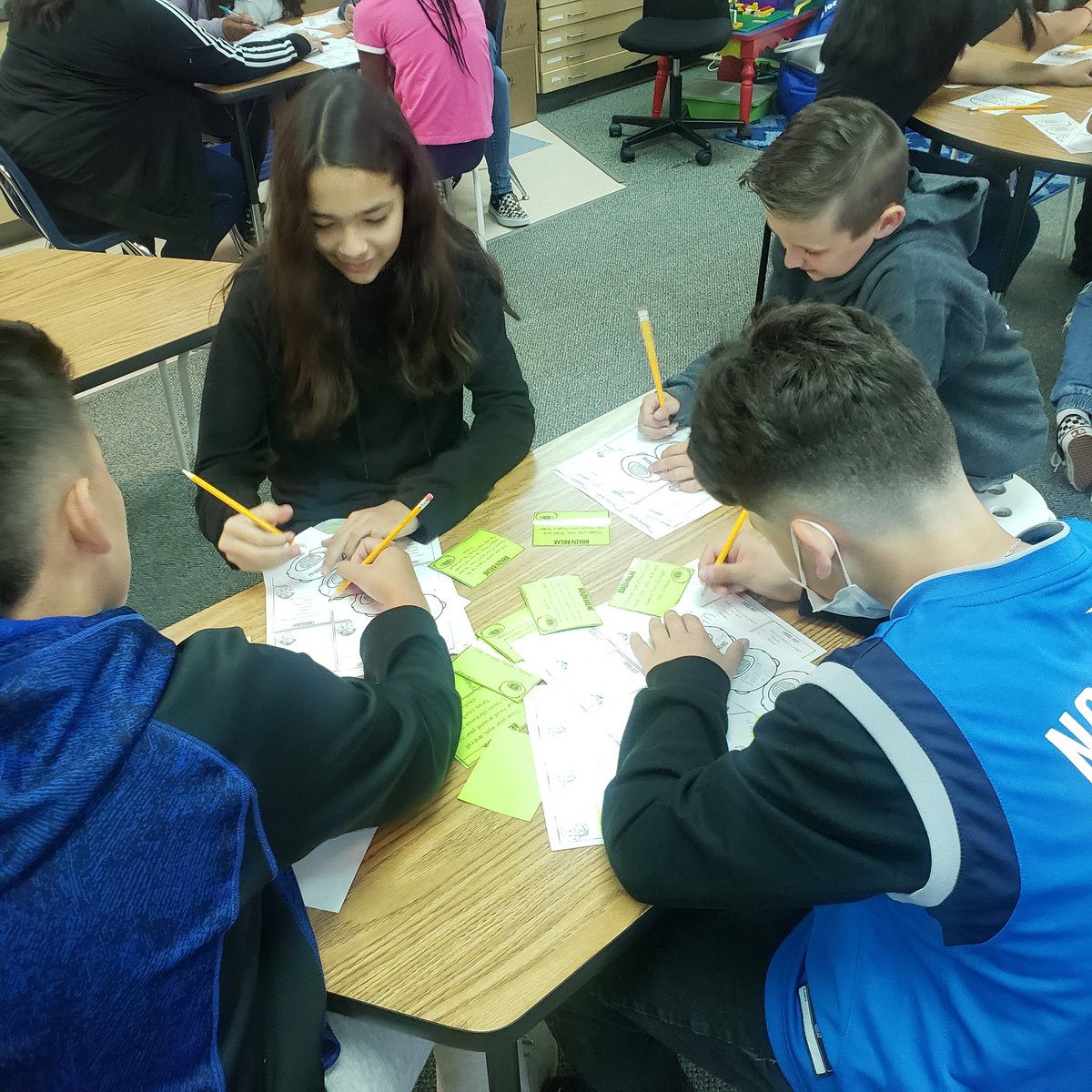 MrsSalinasCouns's tweet photo. This week in counseling 3rd-5th, learned how to help themselves during testing if they feel anxious. We focused on using testing strategies, having a positive mindset and quick ways to take a brain break while testing. #ThompsonIsExcellence https://t.co/F8ILVq8D3j