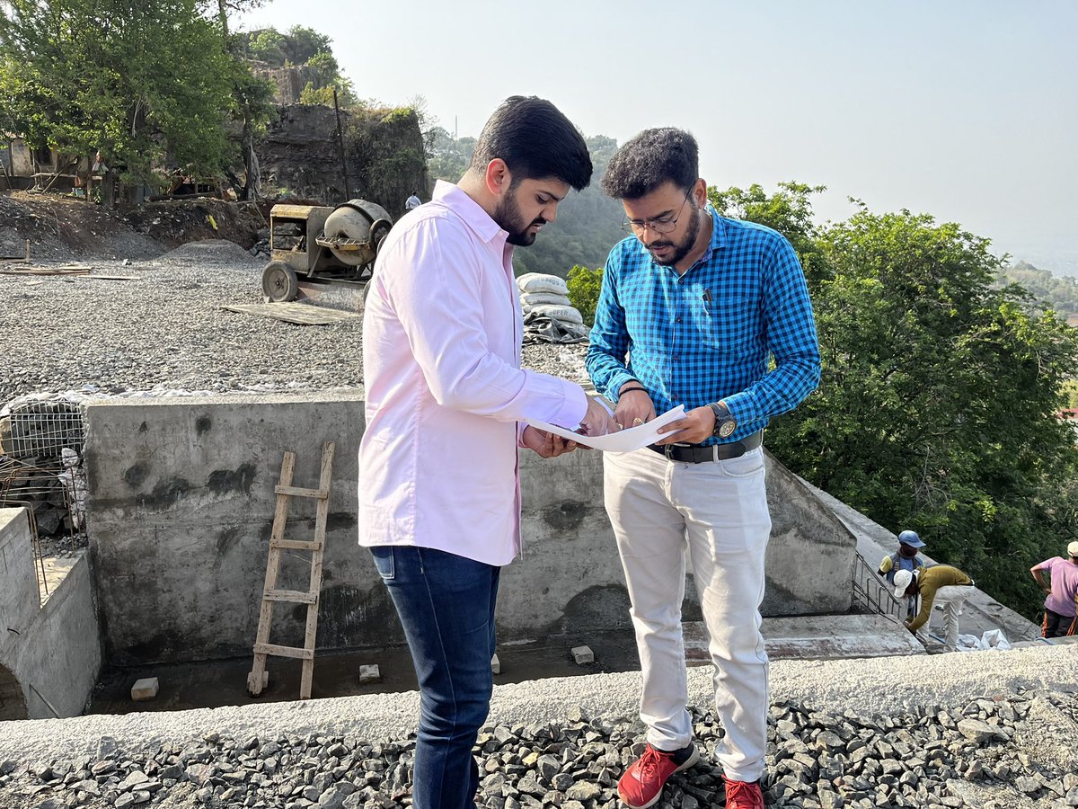 mohite_dhruv's tweet photo. Checking up on the #lastminutedetails before the big day https://t.co/qMmrCrL8Jw