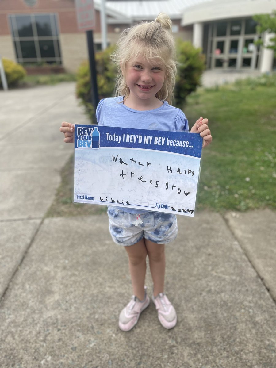 Heidi_Hertz_VA's tweet photo. We could not let the 2022 #RevYourBev week close without taking the pledge to choose #Water!  Libbie is right- trees need water just like we do.  And- we depend on healthy forests to have clean water!  @HealthyYouthVA @ForestryVA @RevYourBev https://t.co/xgmyMCAFFF
