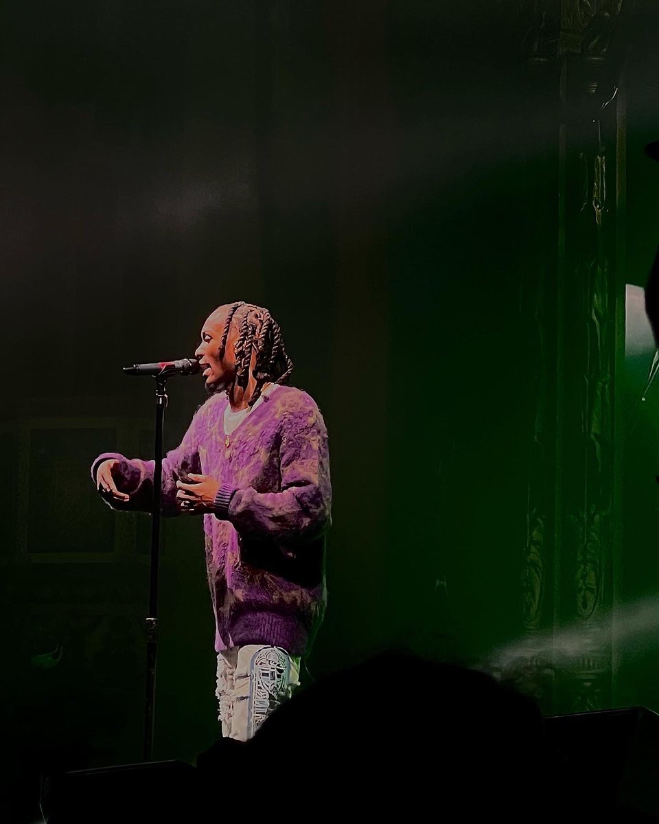 elijahconley_'s tweet photo. best show of my life @sabaPIVOT @PIVOTGANG @MFnMelo @chancetherapper gave the best performances they had and i’m glad to be able to support them in everything they do thank you for this unforgettable experience #backhometour #pivotgang https://t.co/umxIufViQF