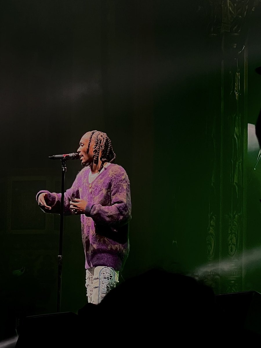 elijahconley_'s tweet photo. best show of my life @sabaPIVOT @PIVOTGANG @MFnMelo @chancetherapper gave the best performances they had and i’m glad to be able to support them in everything they do thank you for this unforgettable experience #backhometour #pivotgang https://t.co/umxIufViQF