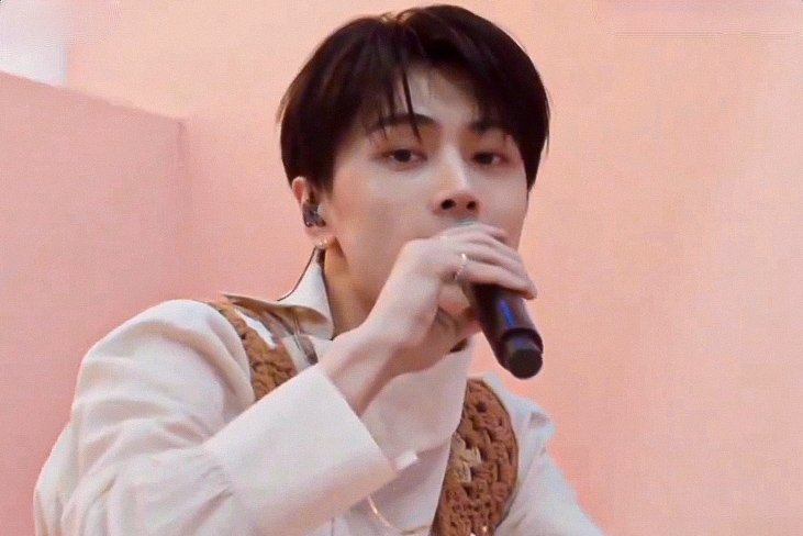0420MEDIA's tweet photo. jay's so crazy attractive #enhypen_jay https://t.co/ZTo8pjVQVd