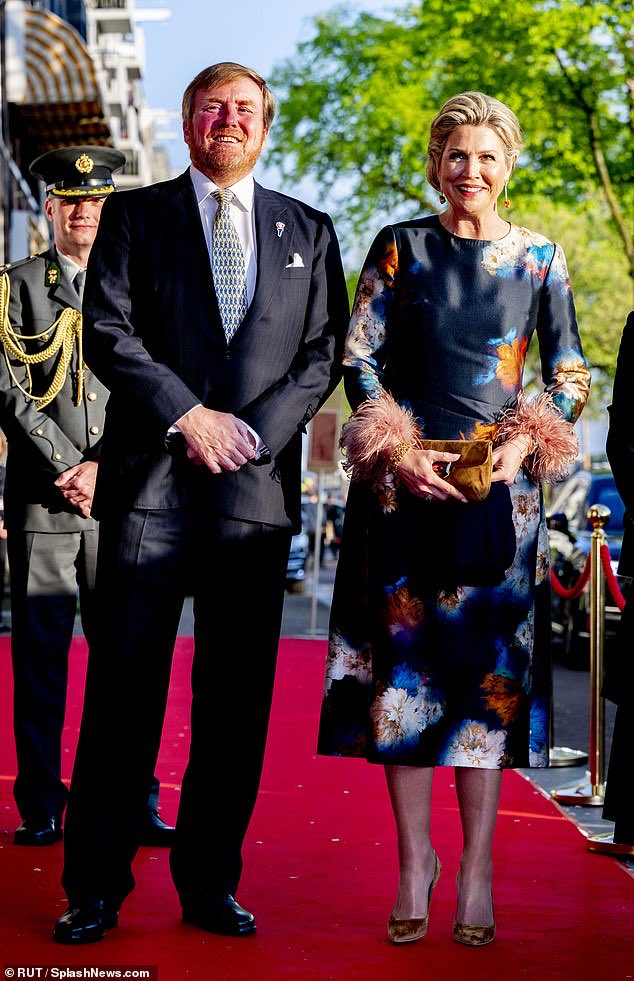 TheNorskaPaul's tweet photo. #QueenMaxima attended a concert with #KingWillemAlexander in #Amsterdam Thursday at Royal Theatre Carreto.
The annual  #LiberationConcert commemorates the end of #Nazi occupation of #TheNetherlands 🇳🇱 👍 https://t.co/9uz1bjO7ns