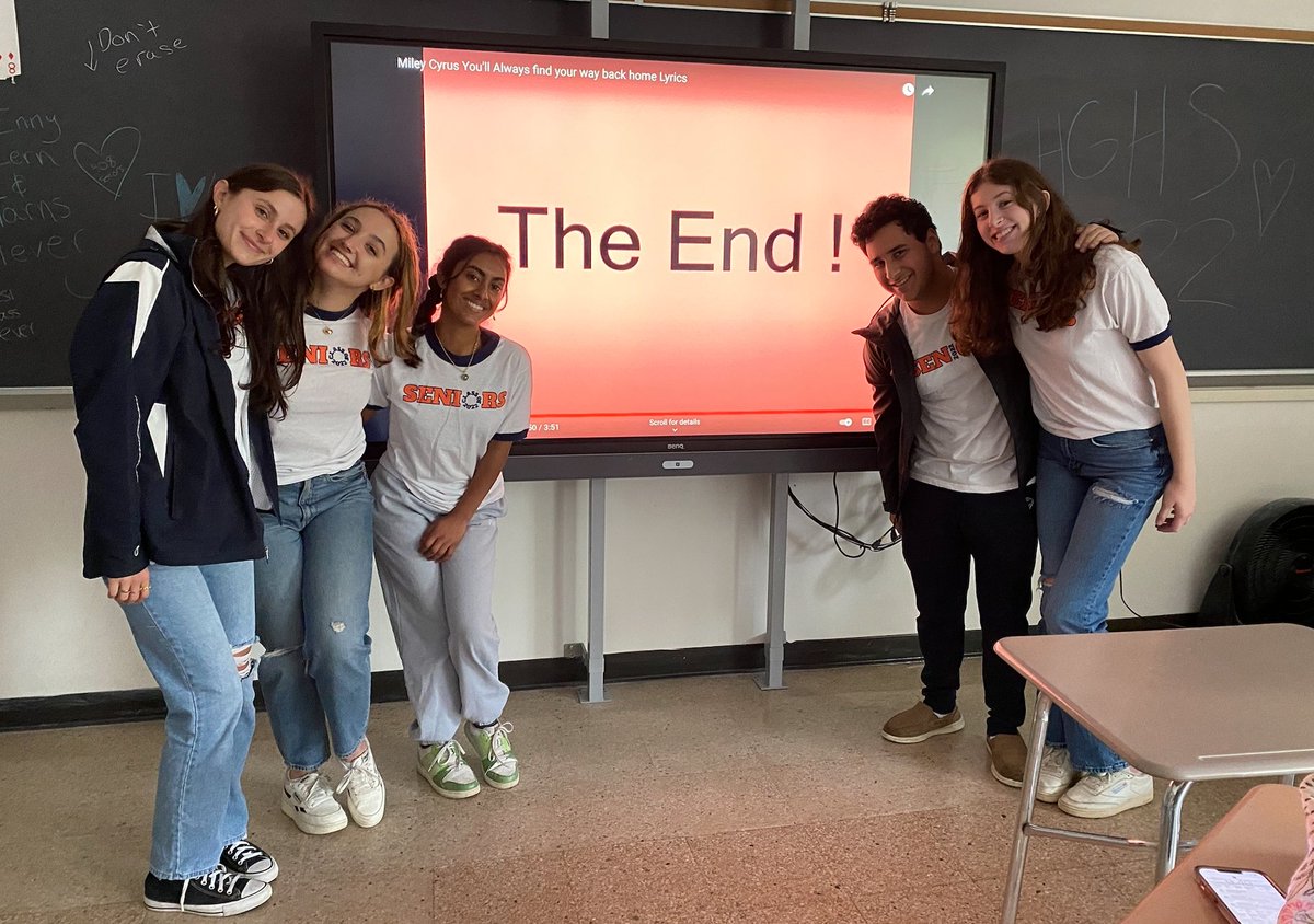 MrValencia24's tweet photo. Last day for our seniors at #WeAreChappaqua๐ฅน
So proud of #Team408 #408Seniors https://t.co/JSD367DPLZ