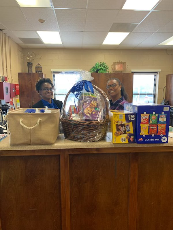 TweetDCS_WES's tweet photo. Thank you to the Southaven Chapter of Zeta Phi Beta Inc and Anthony Herrera of Farm Bureau Insurance for the awesome treats for Teacher Appreciation Week! Thank you for taking care of us! #TeamDCS #RockinGators https://t.co/rR9FAMpUXB