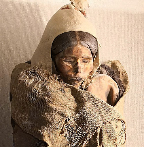 Two mummified beauties – Beauty of Loulan and Beauty of Xiaohe – and their burial clothing nationalclothing.org/946-two-mummif…

#BeautyofLoulan #BeautyofXiaohe #burialclothing #ancientmummy #LoulanBeauty #mummy #mummyclothing #XiaohePrincess #textile #ancienttextile #nationalclothing