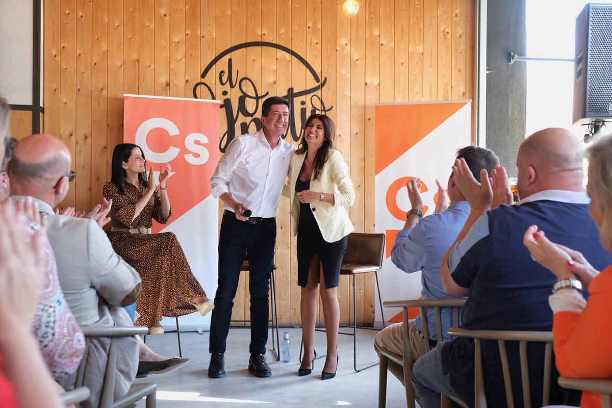 JuanMarin_'s tweet photo. #Andalucía es hoy líder gracias a la gestión de Cs al frente de las Consejerías protagonistas del cambio.

Está claro: los andaluces necesitan cuatro años más de @Cs_Andalucia.

Gracias @CsMalaga_Prov por este rato junto a @InesArrimadas y @Nuriarodriguezc💪🏼💚 

#AndalucíaLiberal https://t.co/8YdcRwGsd9