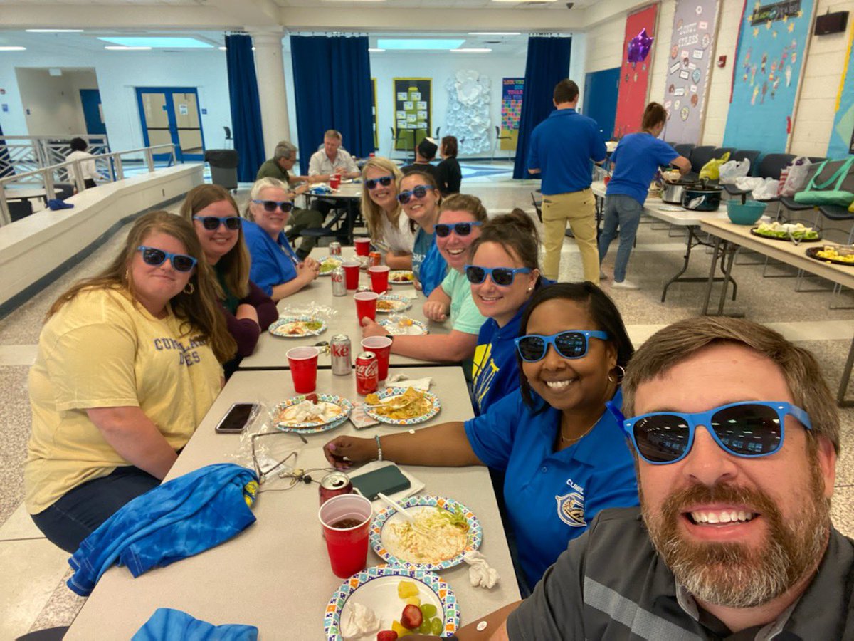 AmesInTheMiddle's tweet photo. Ending #TeacherAppreciationWeek with some @CuCPS swag 💙💛 I am grateful that I get to come to work every day with this crew - we are officially 2 weeks out from the end of the year!! #iamcucps #dukepride https://t.co/Oi895Gx0G1