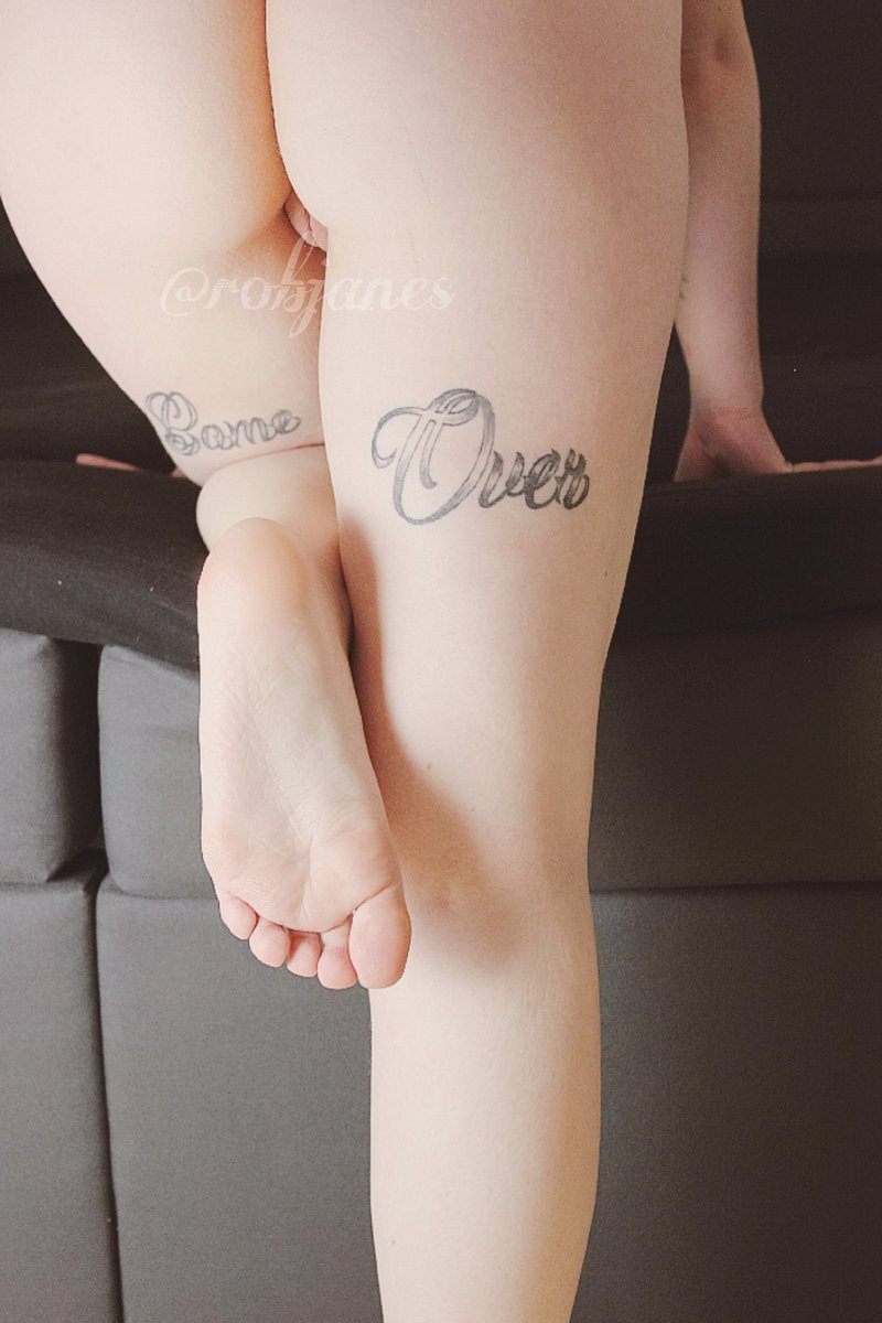 That_ThiccChicc's tweet photo. Fridays for Füße! Schaut euch diese zarten, kleinen Füße an. Die verdienen Wertschätzung! #Nsfwtwt #nsfwtwtﾟ #sellingcontent #soles #sohlen #toes #Feet #feetpics #feetworshi̇p #fusssklaven #zahlschwein #fußfetisch #füsse @FemFeetPassion @Feetfinder https://t.co/8V3Z75YqE6
