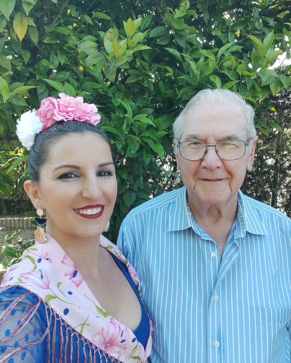 sheilacriado12's tweet photo. Conversación abuelo-nieta.
Castoreño: morena, retrátate conmigo que a ver dónde encuentro yo a otra morena como tú.
#AbueloCastoreño #DeFeria #LaFlamencuraNoTieneCura https://t.co/eM7gsrgMRK