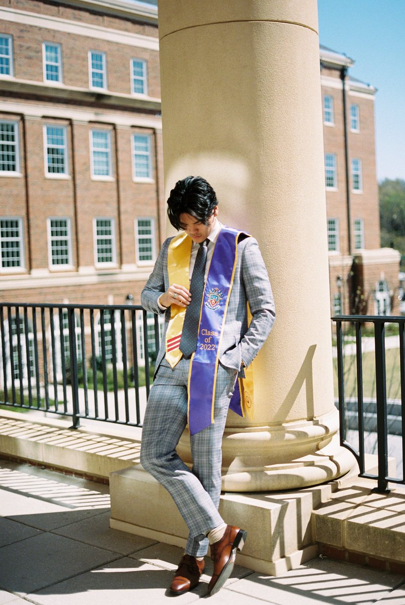 __PeterDo's tweet photo. and just like that, you’re lookin at the first person in my family to graduate college 
-
-
-
grad pics on film 🎞🎞🎞 https://t.co/4d2UtsvG18