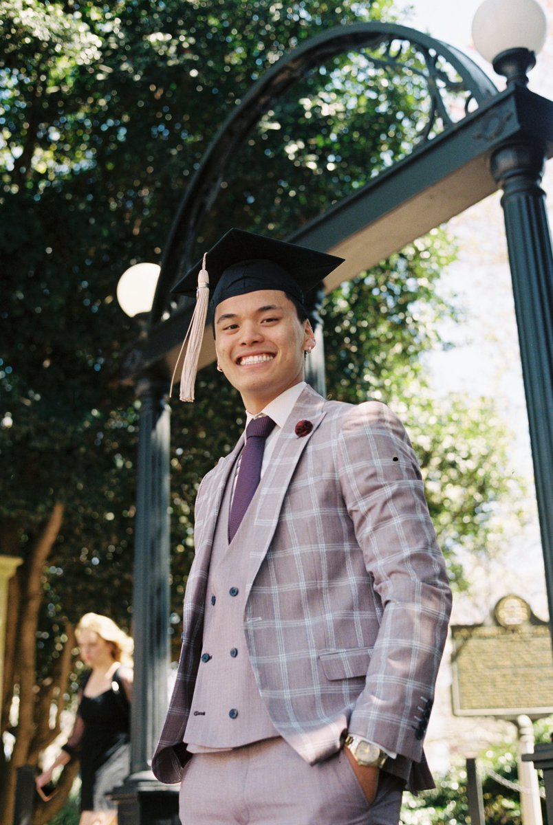 __PeterDo's tweet photo. and just like that, you’re lookin at the first person in my family to graduate college 
-
-
-
grad pics on film 🎞🎞🎞 https://t.co/4d2UtsvG18