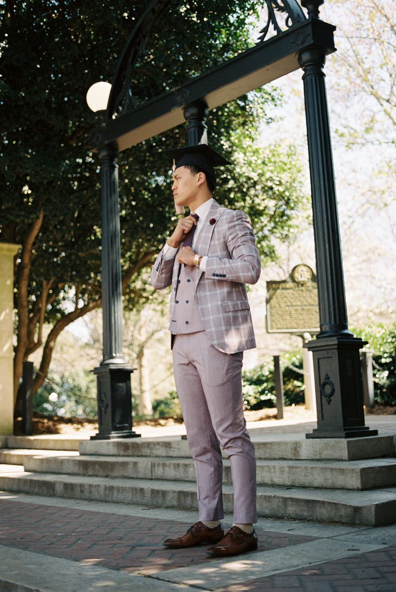 __PeterDo's tweet photo. and just like that, you’re lookin at the first person in my family to graduate college 
-
-
-
grad pics on film 🎞🎞🎞 https://t.co/4d2UtsvG18