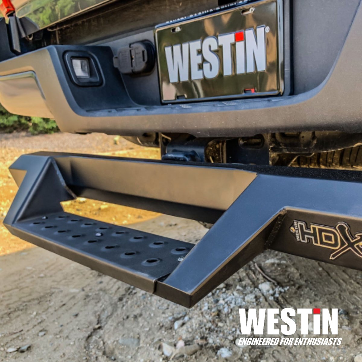 OfficialFTParts's tweet photo. Reach your truck bed easier with Westin’s HDX Drop Hitch Step. The HDX Step works with any standard 2” receiver hitch and features an anti-rattle bracket to reduce vibration and eliminate rattling. #hdx #gofullthrottle https://t.co/z4adgEkbFt