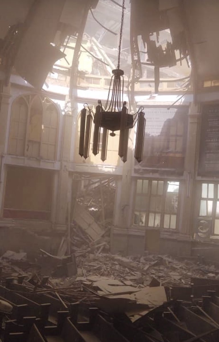 Nuestro templo 😭😭😭
Oren por mi iglesia 🙏🏻
