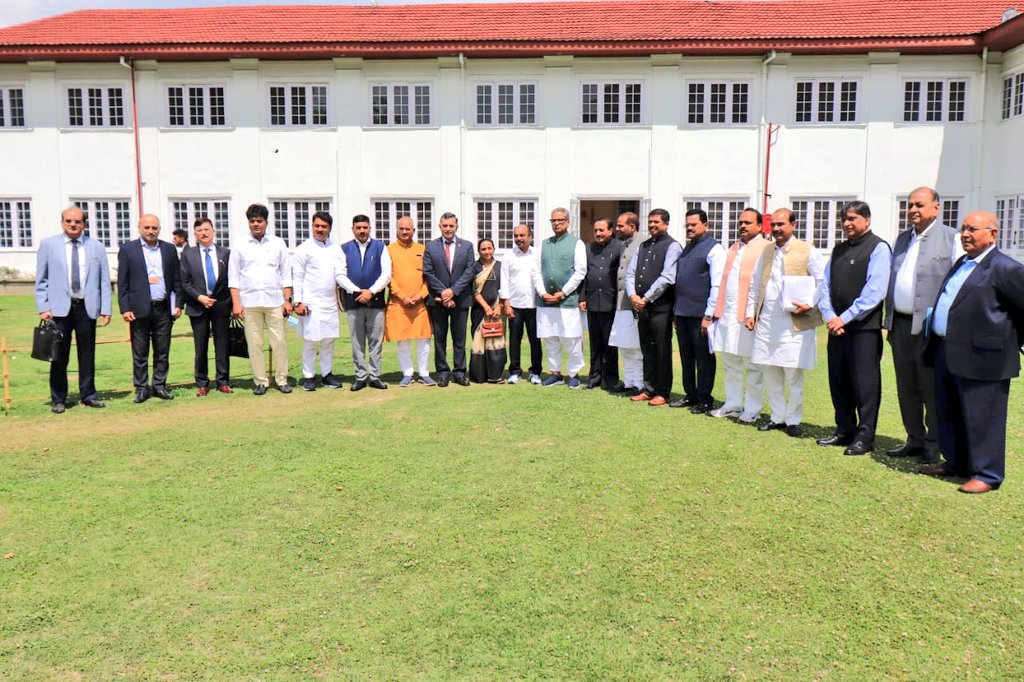 ioclpunjab's tweet photo. On sidelines of meeting of Standing Committee of Parliament on Petroleum &amp; Natural Gas, "5 kg Chhotu" was launched in the UT of  J&amp;K by Hon'ble Sri Ramesh Bidhuri, MP Lok Sabha &amp; Chairman, Standing Committee. https://t.co/0UYItpNAle