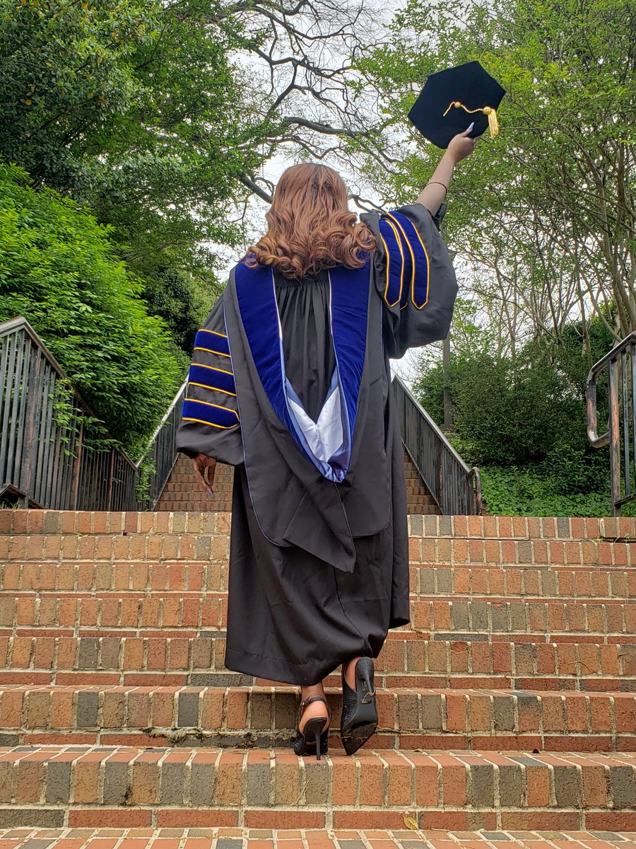 MissKaeBee's tweet photo. May your cap fly as high as your dreams 🎓

Yesterday's @HU_SOE Honors &amp; Awards Ceremony

#ItsADoctor #ItsAGraduate #PhD #BeautyandBrains #HowardAlum #HowardGirl #HBCUGrad #HUSOEgrad2022 https://t.co/qgLruV6x81