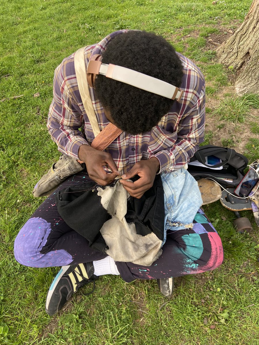 CampVuur's tweet photo. Sewing 🪡🧵 in the park> https://t.co/qtrxx8EqME