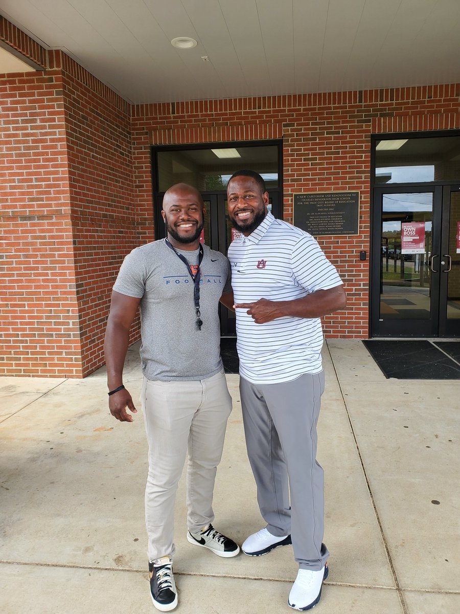 CoachHambrite's tweet photo. We would like to thank Auburn University's RB Coach Carnell "Cadillac" Williams for stopping by #TheGem today‼️Things are brewing pretty good around these parts! 🧡💙
#TrustTheProcess
#TheFutureIsBrite https://t.co/EEdisSuBLv