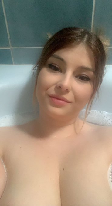 Ihr ich bleib heute in der Wanne 😂 ich bin so durch heute w&uuml;nsche euch einen sch&ouml;nen  Tag wir sehen uns