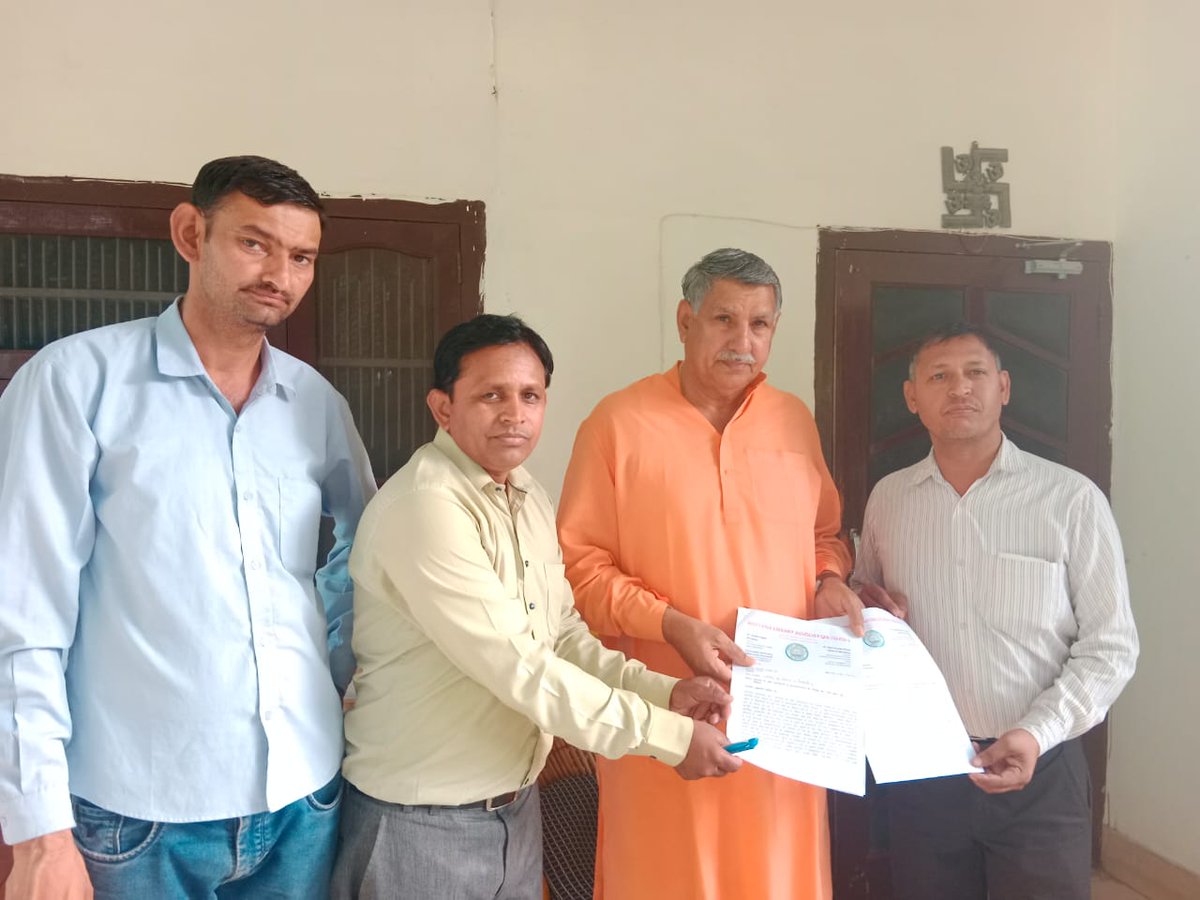 rupeshgaur's tweet photo. @cmohry @highereduHRY
@chkanwarpal @HlaHaryana हरियाणा पुस्तकालय संघ के सदस्य डॉ जीतेन्दर और डॉ धर्मेंद्र दहिया व लाइब्रेरी प्रोफ़ेशनल ने माननीय 
सांसद श्री धर्मवीर जी भिवानी को ज्ञापन सौंपा। महाविद्यालयों विद्यालयों व पब्लिक लाइब्रेरी में पुस्तकालयाध्यक्षों की नियुक्त की मांग की https://t.co/Fjm3mXKCU0