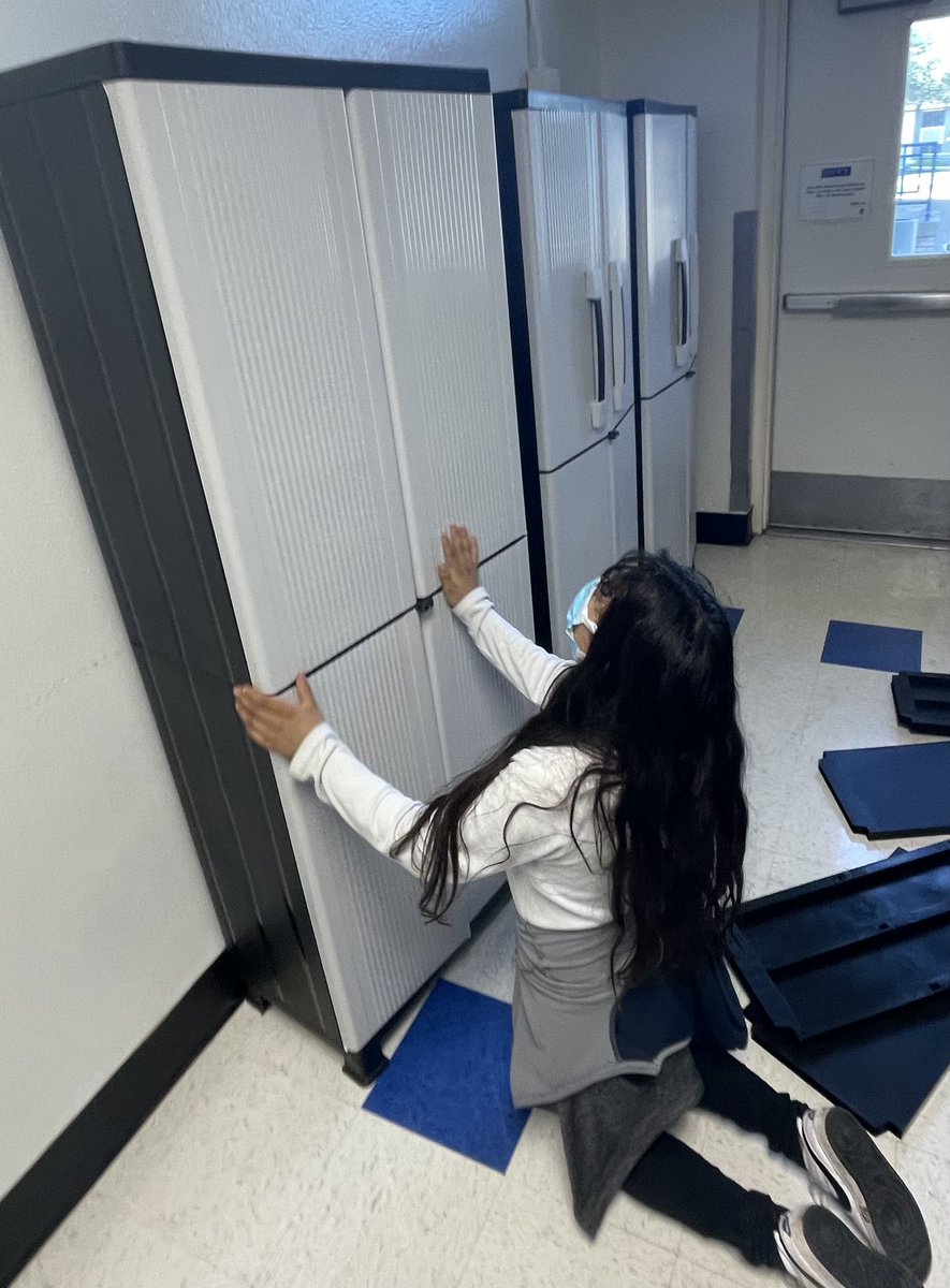 CREWatDISD's tweet photo. 4th and 5th graders build the cabinets that will house Sylvia’s Closet food and uniform closet! #BetterWorldDay @ELeducation @DISDSoutheast @TrusteeHenry https://t.co/184YRfSv6U