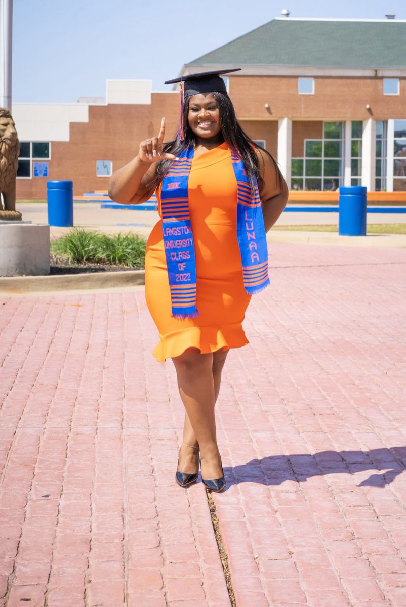 DopeAndBalling's tweet photo. I love my orange in front of my blue, My L in front of my U, I love my HBCU! 8 days until graduation 🧡💙🎓 https://t.co/KudPEw693H