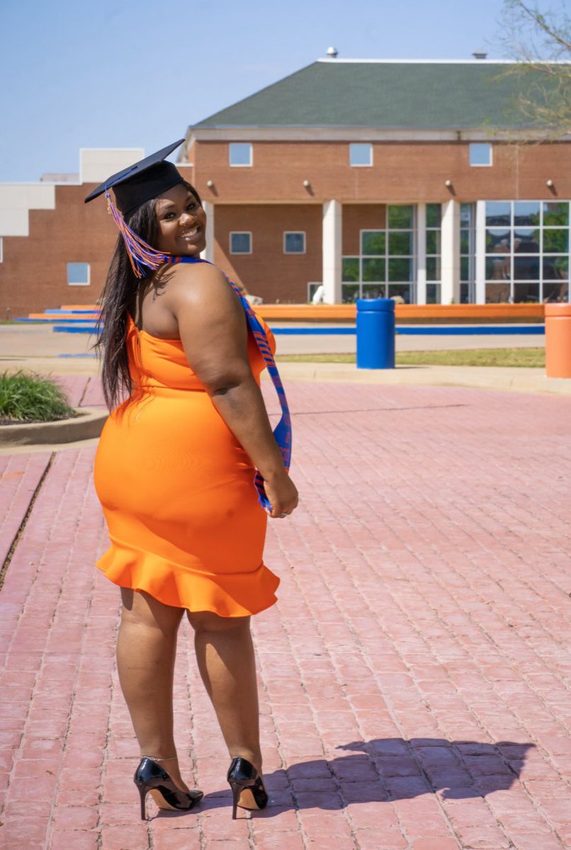DopeAndBalling's tweet photo. I love my orange in front of my blue, My L in front of my U, I love my HBCU! 8 days until graduation 🧡💙🎓 https://t.co/KudPEw693H