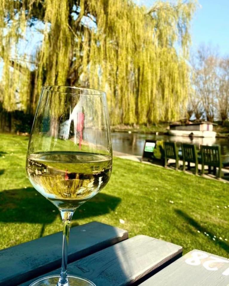 BridgePub's tweet photo. What Fridays are made for….. https://t.co/N228kU0lGO