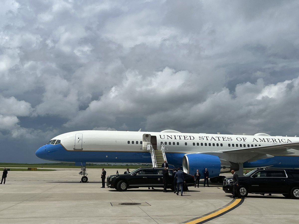 BrookEndale's tweet photo. President Biden’s motorcade is leaving CVG https://t.co/PEowgamp73