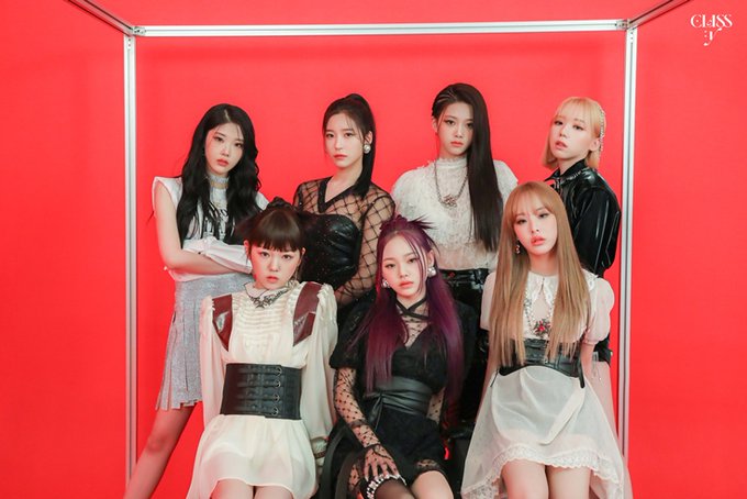 CLASSy_FRANCE's tweet photo. [PHOTOS] 06.05.22

Melon a partagé des photos des filles dans les coulisses du shooting pour CLASS IS OVER ! 💗

:: @M25_CLASSy #CLASSy #클라씨 #CLASSISOVER #Wecustomizeourown https://t.co/YPNK50RZOa